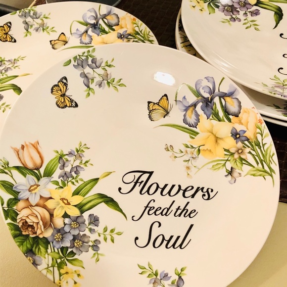 🌷 Brand New! 8 Piece Plate Set 🌷 - Picture 3 of 7